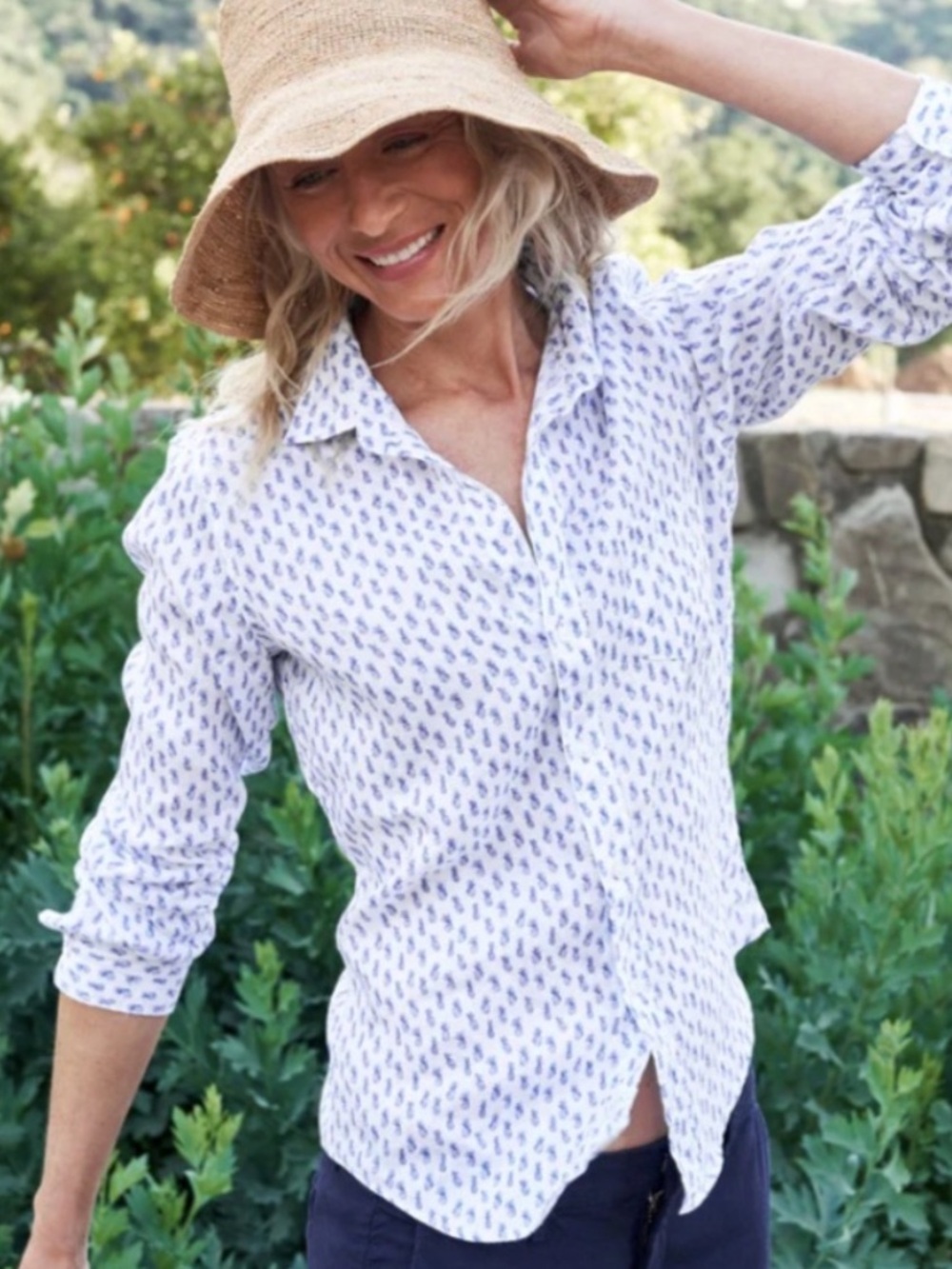 Frank & Eileen Barry Blue Pineapple Printed Italian Linen Button Down Shirt Larg